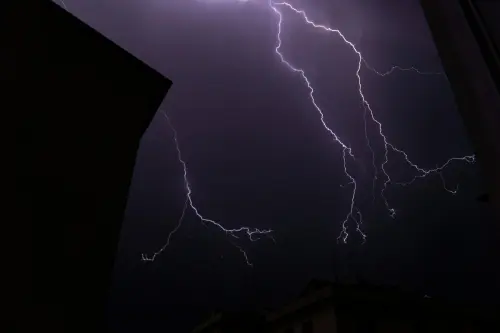 Grosseto, allerta gialla per temporali forti: attenzione a sottopassi e corsi d’acqua